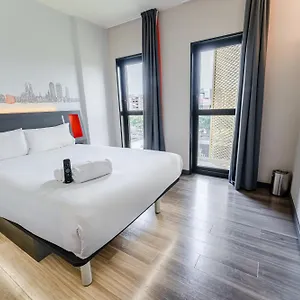 Easyhotel Barcelona Fira Otel L'Hospitalet de Llobregat